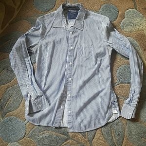 American Eagle Button Up